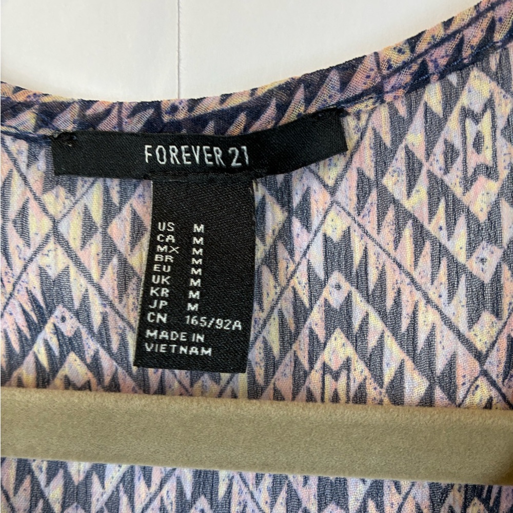 Forever 21 Boho Peasant Smocked Waist Tie Neck Geometric Blouse Size Medium - Picture 6 of 8